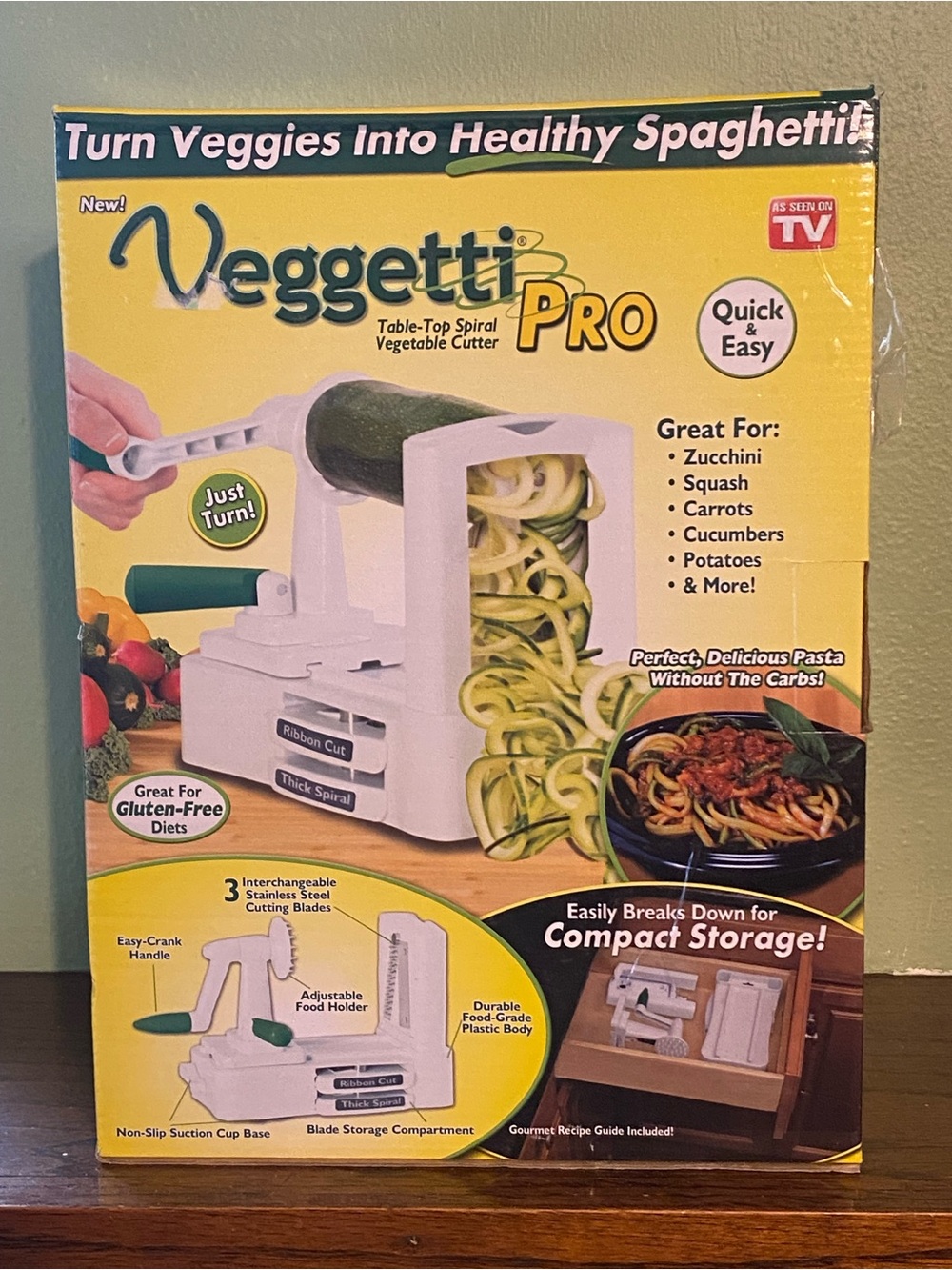 Table-Top Spiral Vegetable Cutter - White and Green